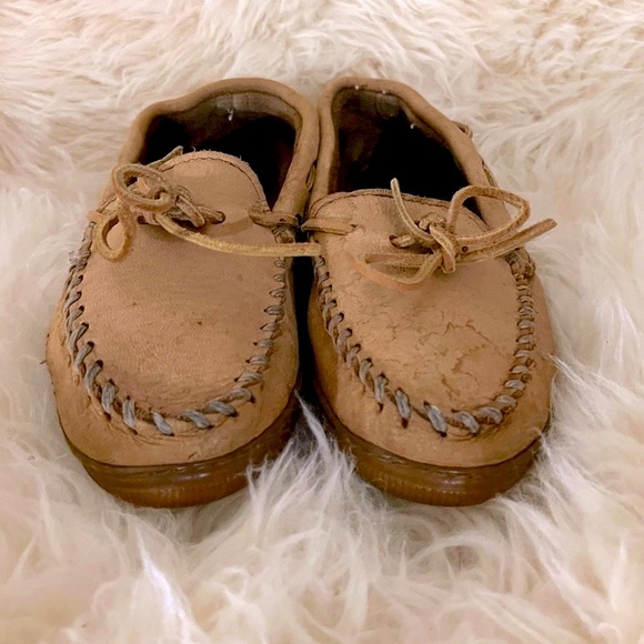 Minnetonka Tan Leather Moccasin Flats Shoes - Picture 3 of 7